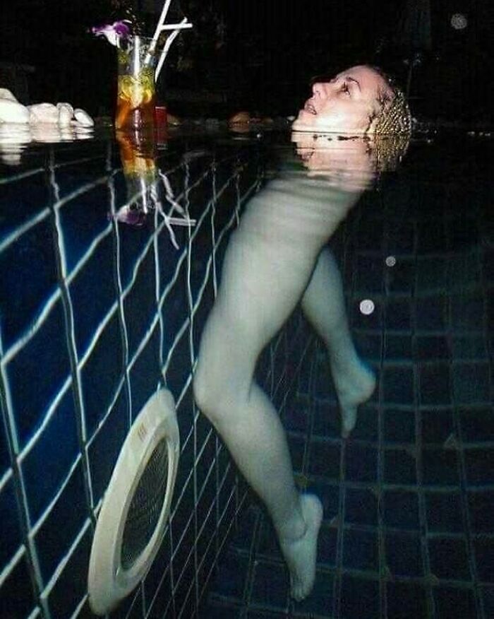 The "Cursed Image Dealer" Instagram Account Collects The Most Uneasy Images Found Online, And Here’s 40 Of Their Best