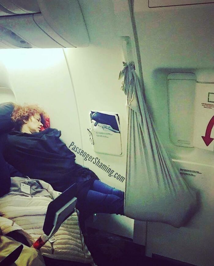 This Instagram Gathers Bizarre Images That Prove Passengers From Hell Exist (35 New Pics)
