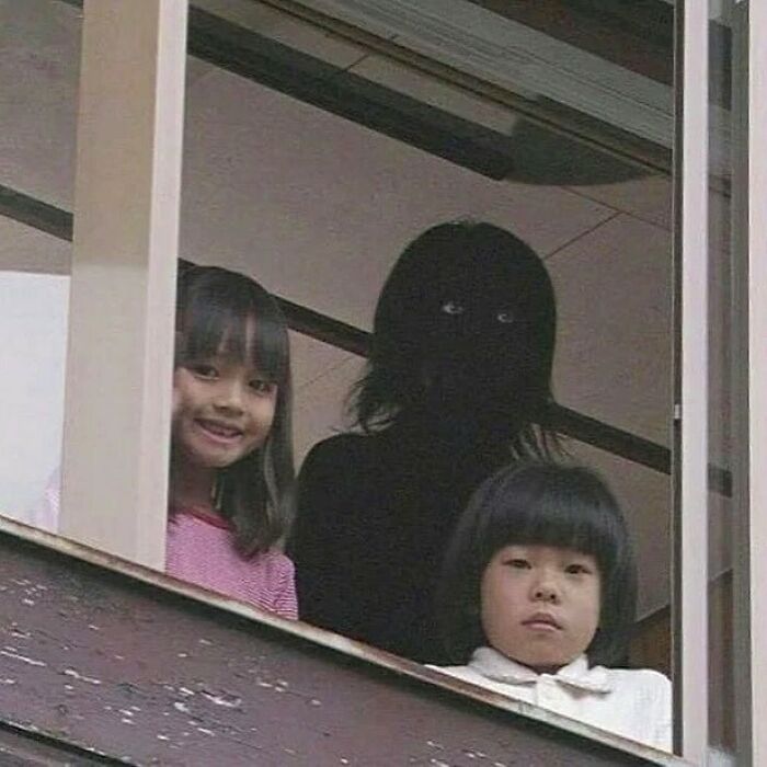 The "Cursed Image Dealer" Instagram Account Collects The Most Uneasy Images Found Online, And Here’s 40 Of Their Best