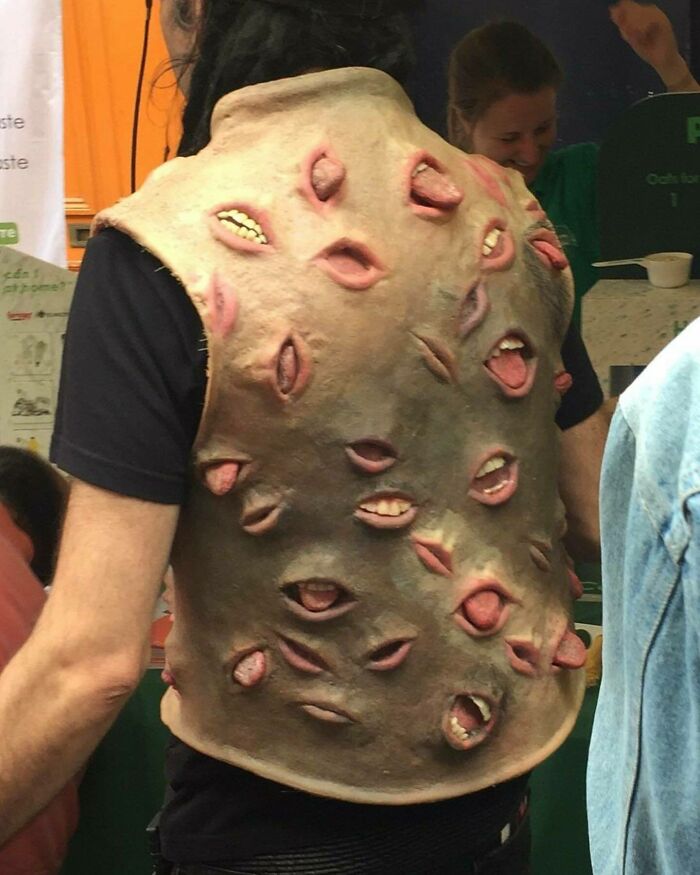 The "Cursed Image Dealer" Instagram Account Collects The Most Uneasy Images Found Online, And Here’s 40 Of Their Best