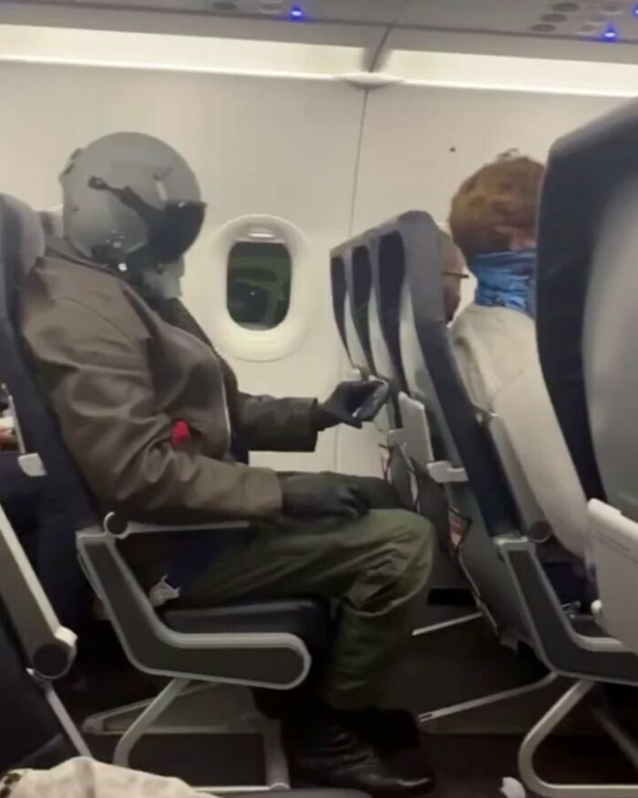 This Instagram Gathers Bizarre Images That Prove Passengers From Hell Exist (35 New Pics)