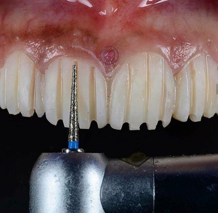 The "Cursed Image Dealer" Instagram Account Collects The Most Uneasy Images Found Online, And Here’s 40 Of Their Best