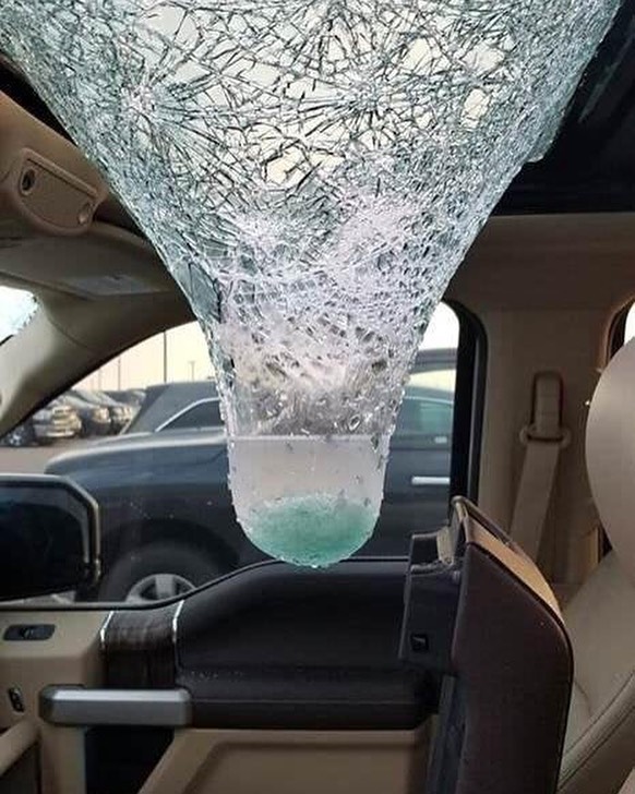 The "Cursed Image Dealer" Instagram Account Collects The Most Uneasy Images Found Online, And Here’s 40 Of Their Best