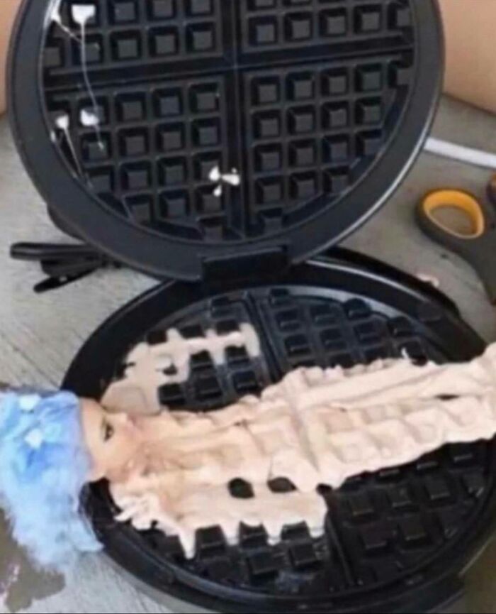 The "Cursed Image Dealer" Instagram Account Collects The Most Uneasy Images Found Online, And Here’s 40 Of Their Best