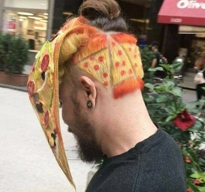 The "Cursed Image Dealer" Instagram Account Collects The Most Uneasy Images Found Online, And Here’s 40 Of Their Best