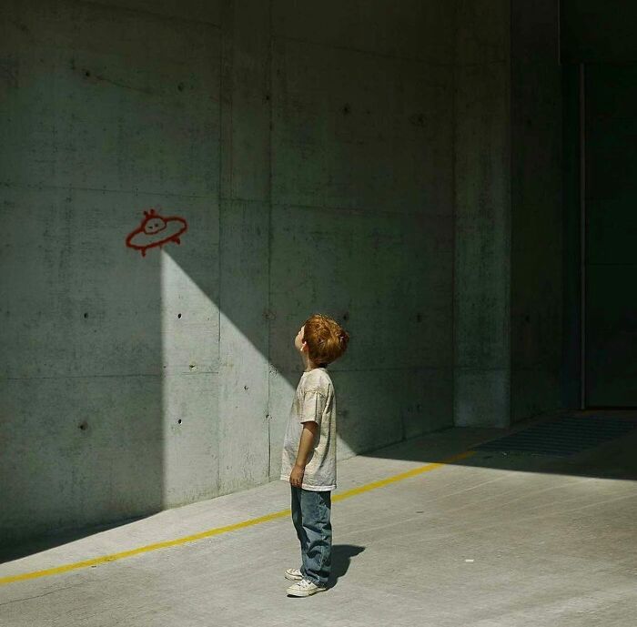 This Instagram Account Features Amusing Street Photographs And Has More Than 500 Thousand Followers (30 Pics)