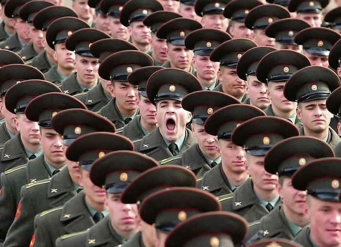 This Instagram Account Features Amusing Street Photographs And Has More Than 500 Thousand Followers (30 Pics)
