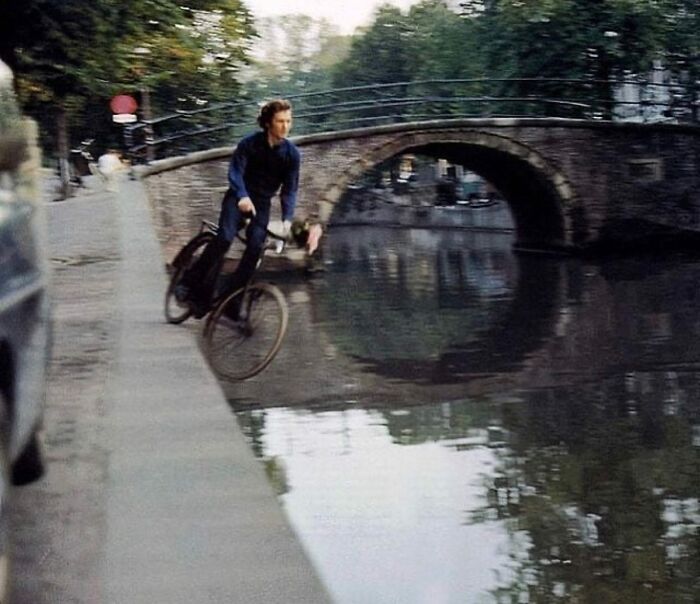 This Instagram Account Features Amusing Street Photographs And Has More Than 500 Thousand Followers (30 Pics)