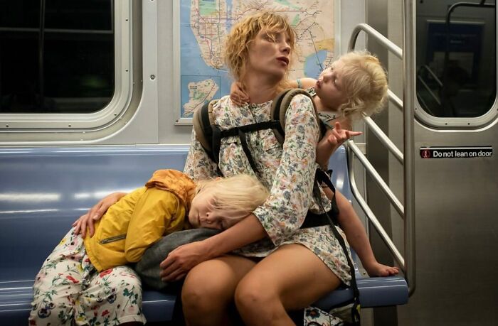 This Instagram Account Features Amusing Street Photographs And Has More Than 500 Thousand Followers (30 Pics)