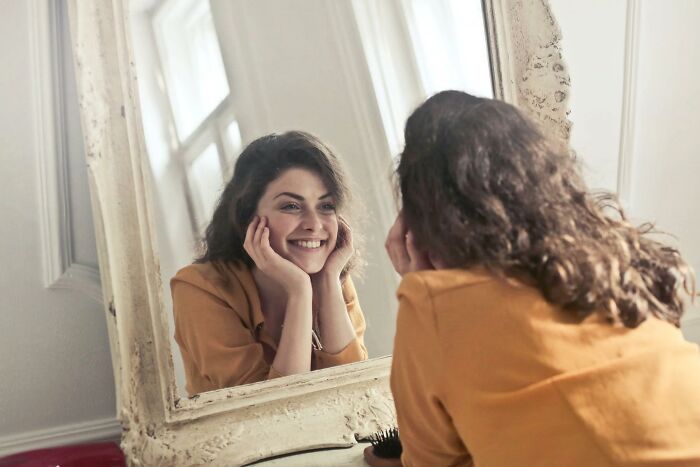 20 Mujeres comparten los mejores trucos que facilitan la vida al hacernos mayores