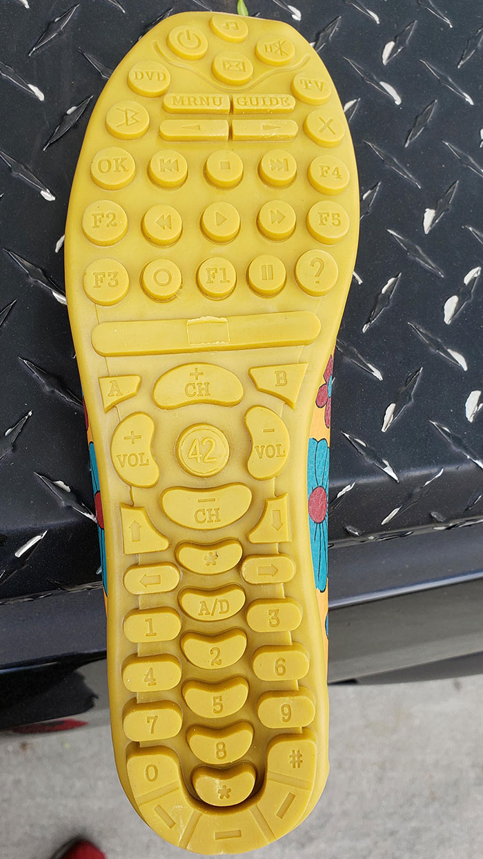 La suela de los zapatos de mi esposa es un mando a distancia