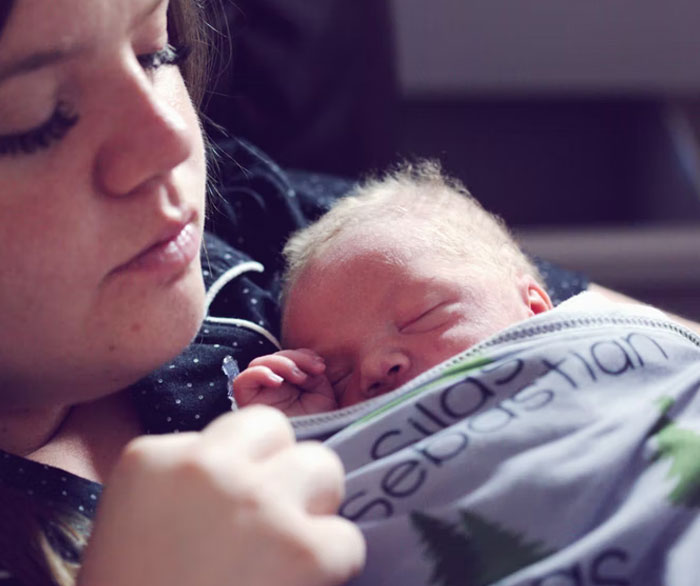 20 Madres que se arrepienten de haber dado a luz comparten sus razones