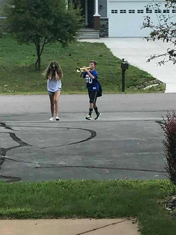 50 Of The Funniest Images From The 'Kids In Predicaments' Facebook Page