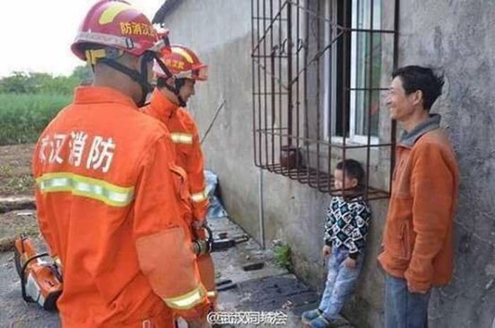 50 Of The Funniest Images From The 'Kids In Predicaments' Facebook Page
