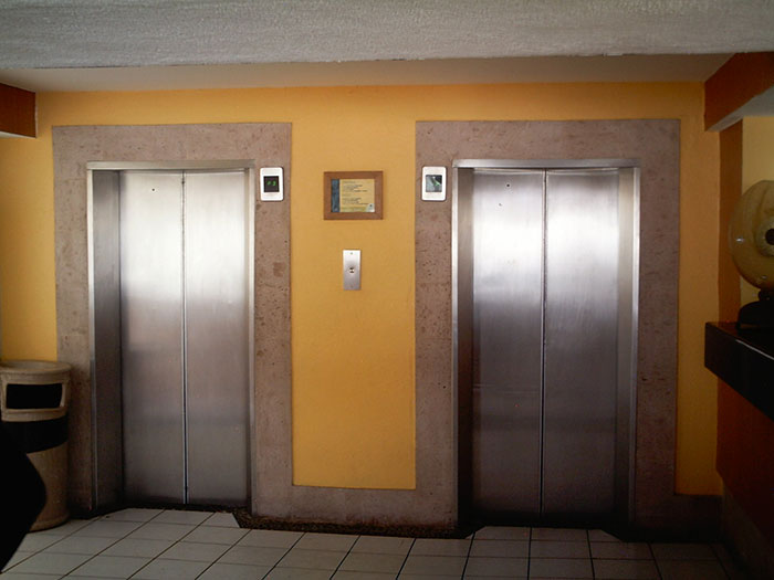 Cómo sobrevivir a la caída de un ascensor