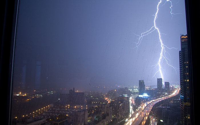 Cómo sobrevivir a una tormenta eléctrica