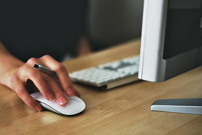 20 Señales que demuestran que un compañero de trabajo es inútil o incapaz