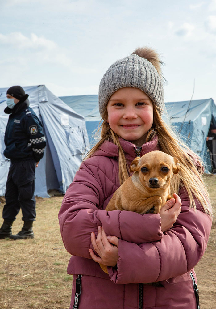 40 Photos Of Ukrainian Folks With Their Pets Amidst The War, Proving Just How Strong Human-Pet Love Can Really Be