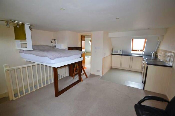 30 Best ‘Bedrooms With Threatening Auras’ Shared On This Hilarious Facebook Group