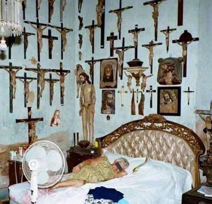 30 Best ‘Bedrooms With Threatening Auras’ Shared On This Hilarious Facebook Group
