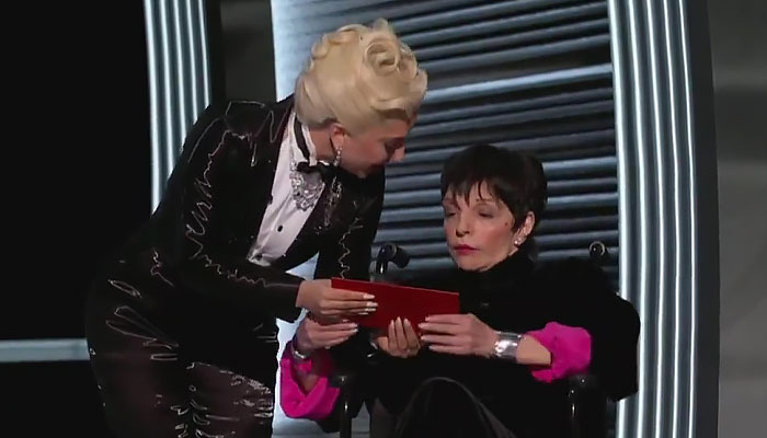 La dramática ceremonia de los Oscars terminó con un momento conmovedor y reconfortante de Lady Gaga ayudando amablemente a Liza Minnelli