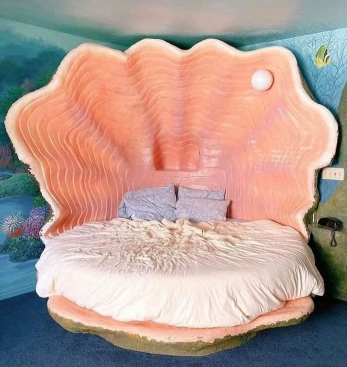 30 Best ‘Bedrooms With Threatening Auras’ Shared On This Hilarious Facebook Group