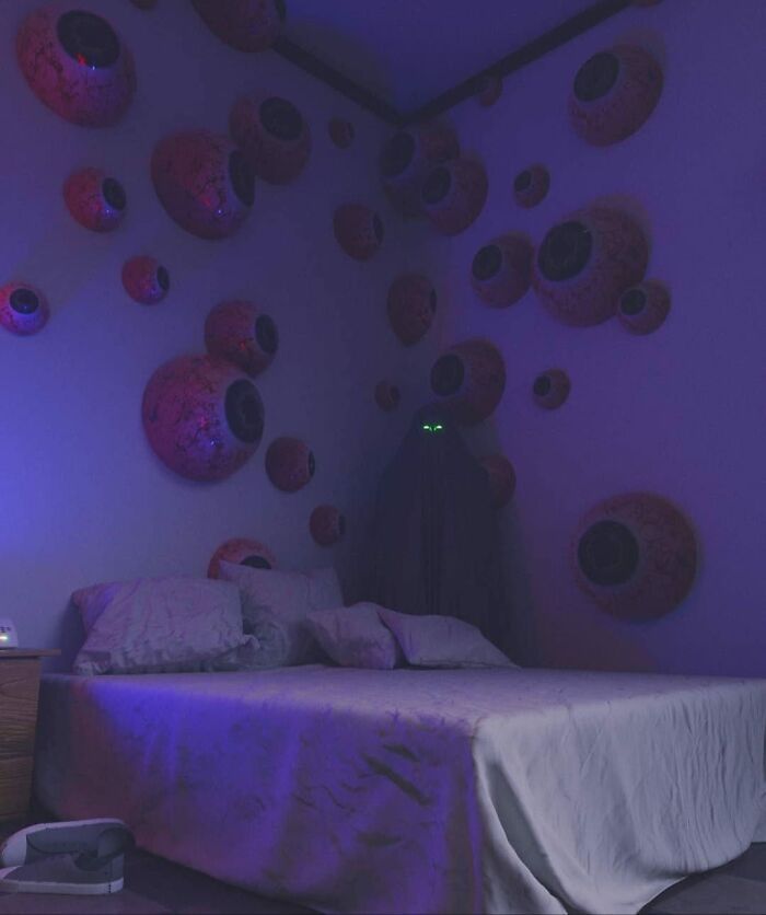30 Best ‘Bedrooms With Threatening Auras’ Shared On This Hilarious Facebook Group