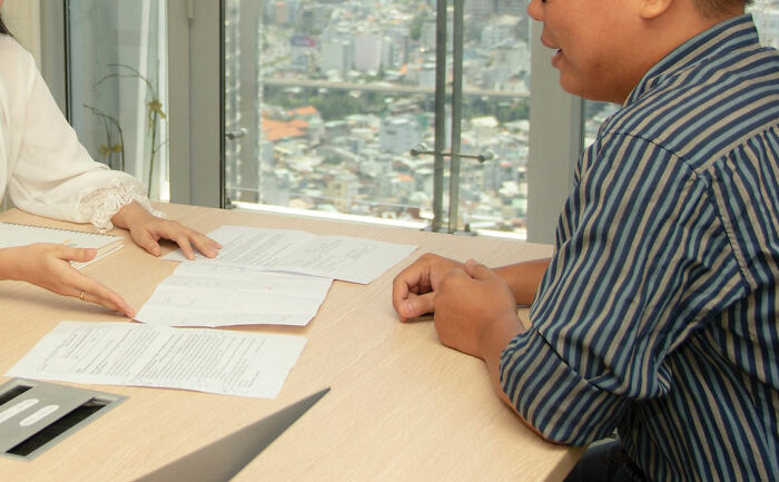 20 Señales de alarma en empresas que los posibles empleados quizá no noten enseguida