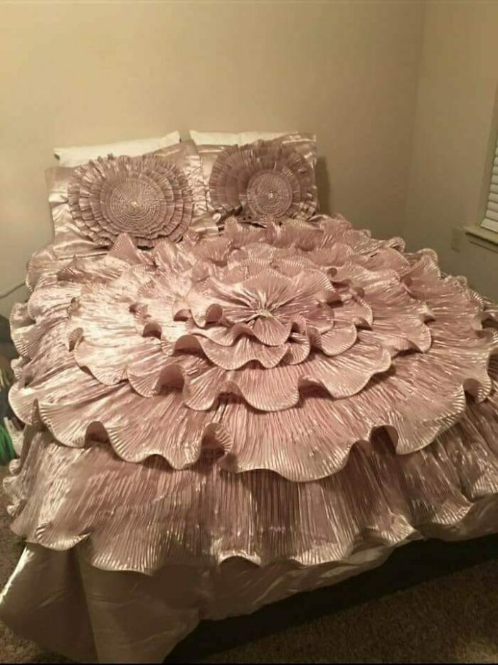 30 Best ‘Bedrooms With Threatening Auras’ Shared On This Hilarious Facebook Group