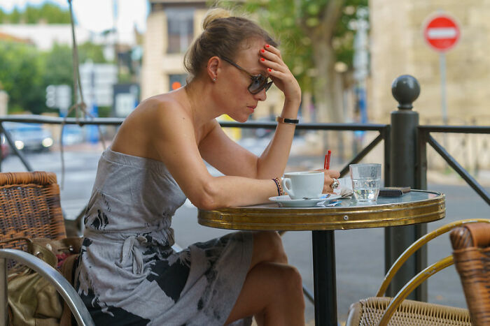 20 Mujeres comparten cosas anticuadas que la sociedad espera de ellas