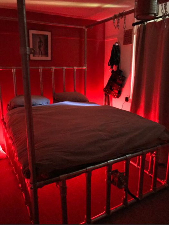30 Best ‘Bedrooms With Threatening Auras’ Shared On This Hilarious Facebook Group