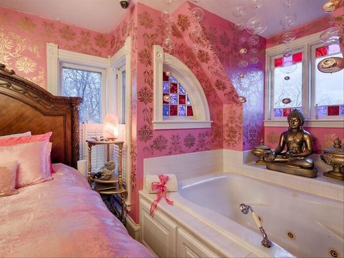 30 Best ‘Bedrooms With Threatening Auras’ Shared On This Hilarious Facebook Group