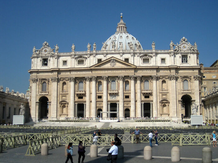 El vaticano tiene suficientes riquezas como para terminar con el hambre del mundo dos veces