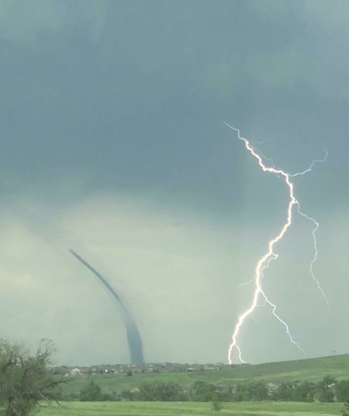 La tormenta al norte de Denver esta tarde