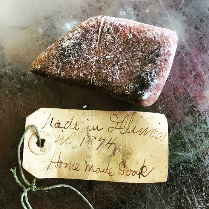 Estaba revolviendo en un ático y he encontrado jabón de 1874