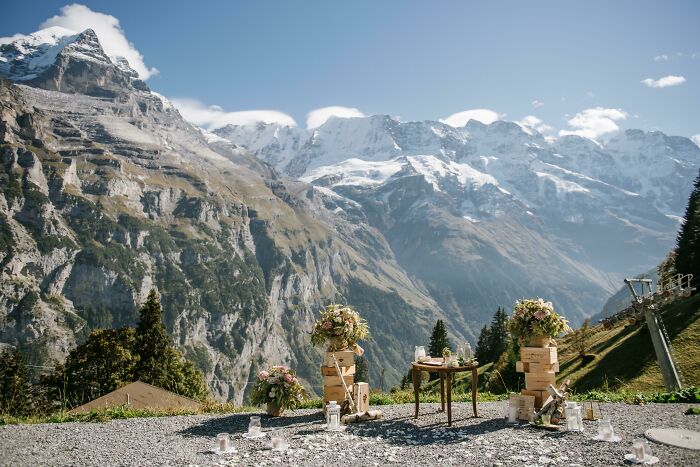 Mi mujer y yo odiamos los grandes eventos sociales y nos encanta viajar. Así que en lugar de una boda normal, viajamos a Suiza e hicimos nuestros votos en privado. Foto del día