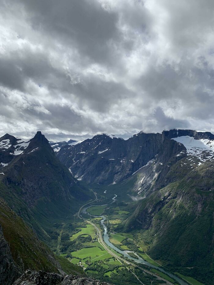 Este año he tenido que ir de vacaciones a mi país de origen. Está bien para mí. Romsdalen, Noruega