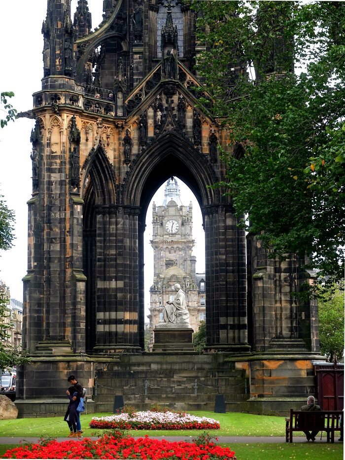 Una imagen de la quintaesencia de Edimburgo con mis dos edificios favoritos