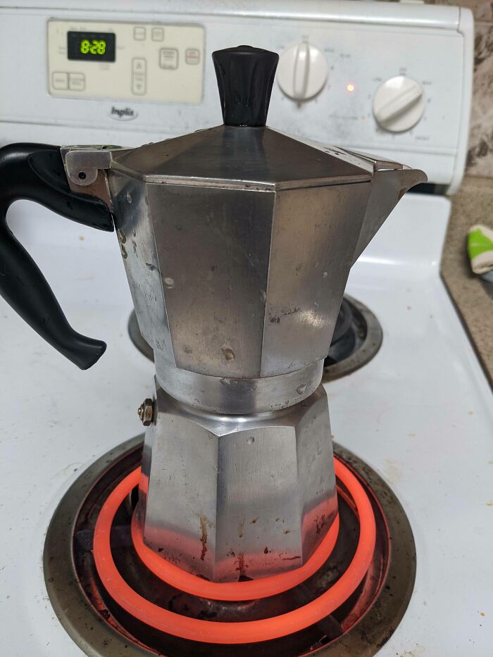 Mi Bialetti, haciendo mi café matutino durante los últimos 12 años y probablemente durante al menos otros 12