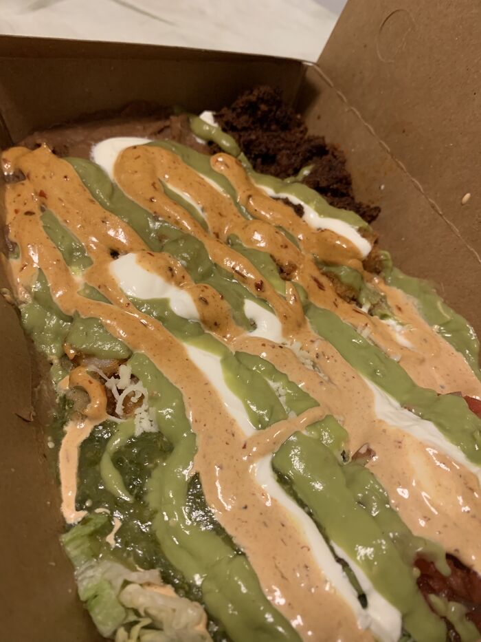 Soy una amenaza para la sociedad. Mi tonto cerebro de embarazada, por accidente, pidió un burrito sin tortilla para mi esposo