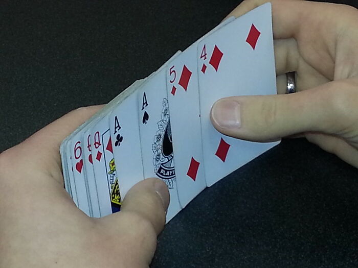 Contar las cartas en la mesa de Blackjack de un casino
