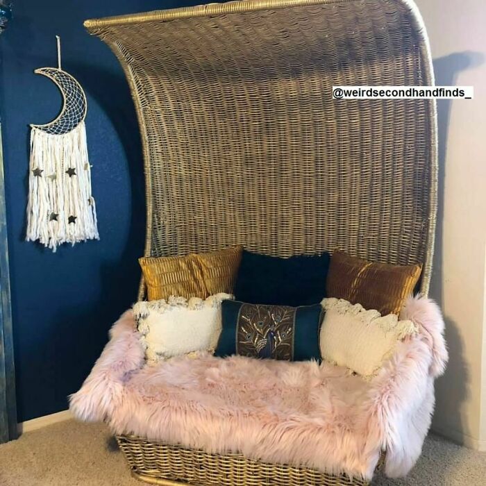 "Encontré esta silla. En un callejón... así que la traje a casa y la devolví a la vida"