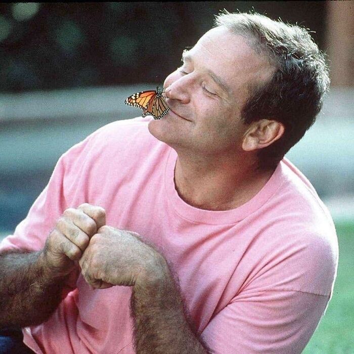 "Creo que las personas más tristes siempre se esfuerzan por hacer feliz a la gente porque saben lo que es sentirse absolutamente inútil y no quieren que nadie más se sienta así". Robin Williams