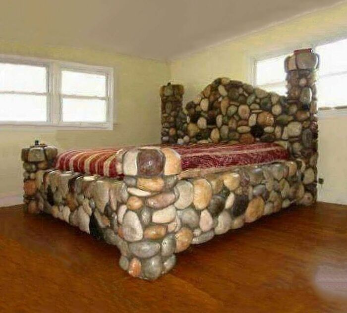 30 Best ‘Bedrooms With Threatening Auras’ Shared On This Hilarious Facebook Group