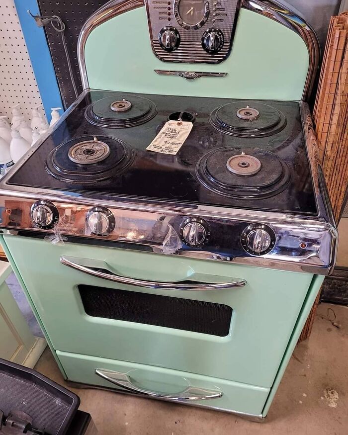 Lo encontré en Habitat Restore en Georgetown, Texas. Estaba casi nueva, pero no encaja en mi casa, solo me alucinó. Pedían 2400$"