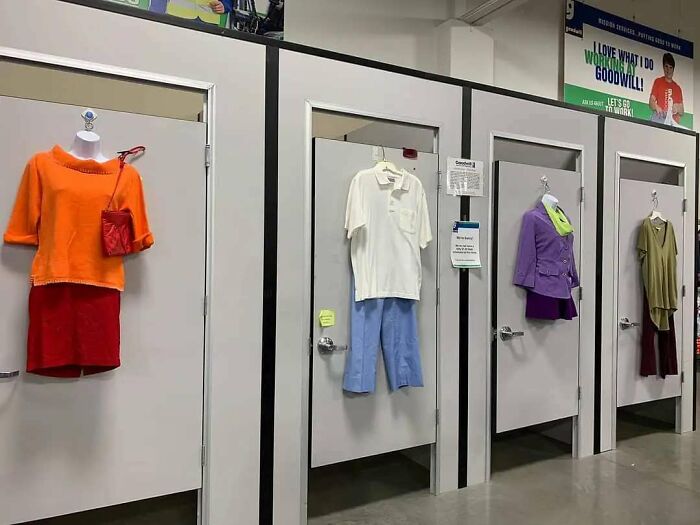 "Goodwill en Ottawa, tenía trajes de Scooby-Doo en exhibición"