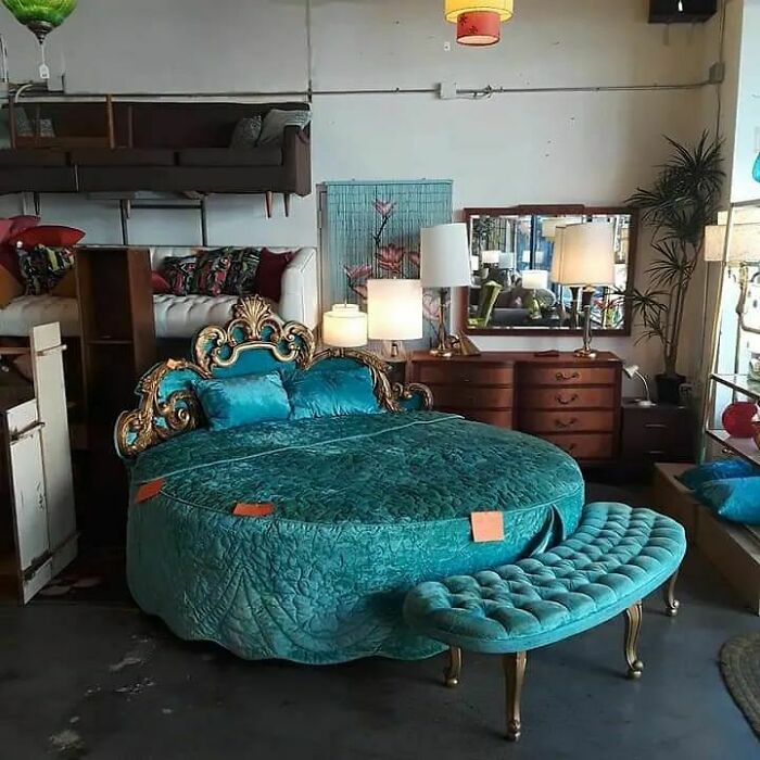 "Trabajo en una tienda vintage en Portland y esta fantasía de princesa sirena fue lo mejor de mi año"