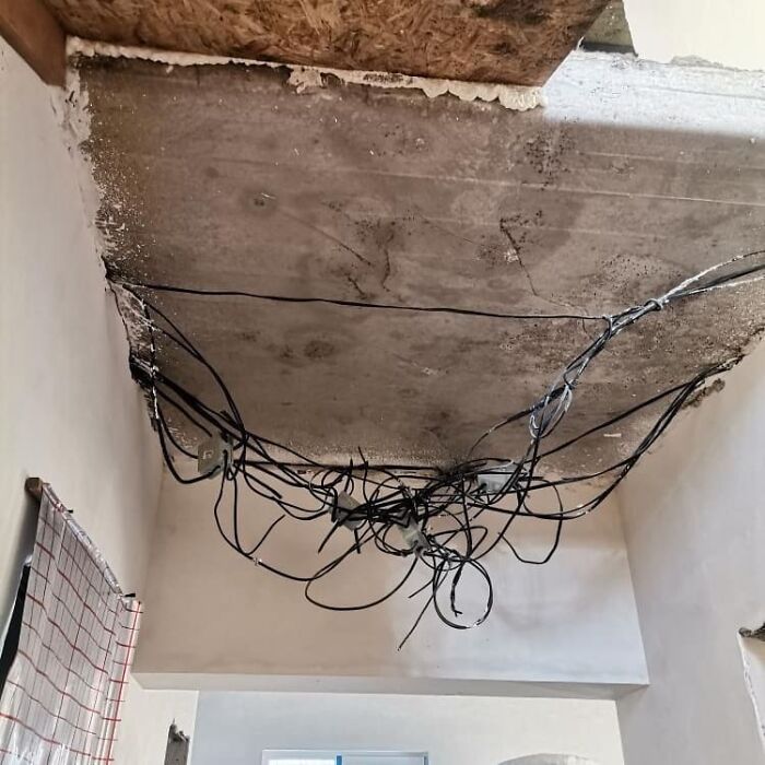 35 Construction Solutions That Don't Solve Problems, Only Create Them, As Shared By This Instagram Account (New Pics)