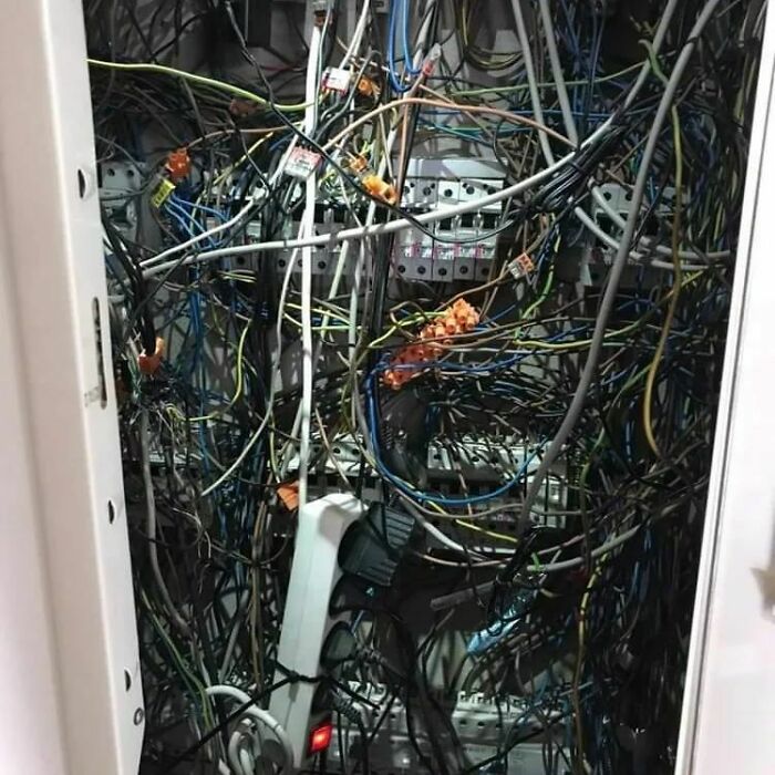 35 Construction Solutions That Don't Solve Problems, Only Create Them, As Shared By This Instagram Account (New Pics)