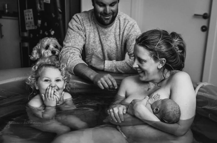 Mención de honor: “Hijas de una partera” por Jessica Henderson, Australia